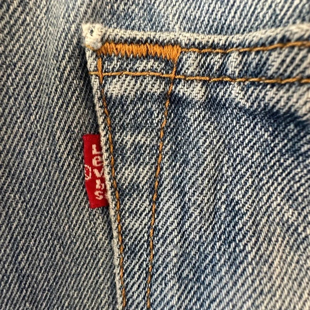 Vintage Levi's 501 Jeans W34 L30 Button Front Distressed Well Worn Light Wash‎